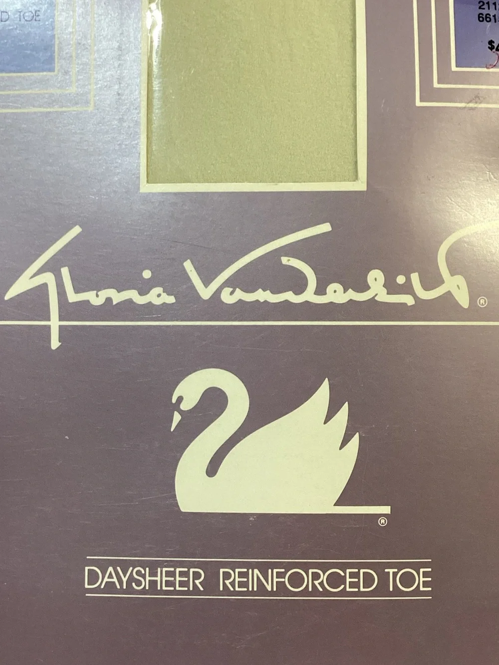 Gloria Vanderbilt Daysheer Pantyhose Nylons NIB White & Off White Size D USA